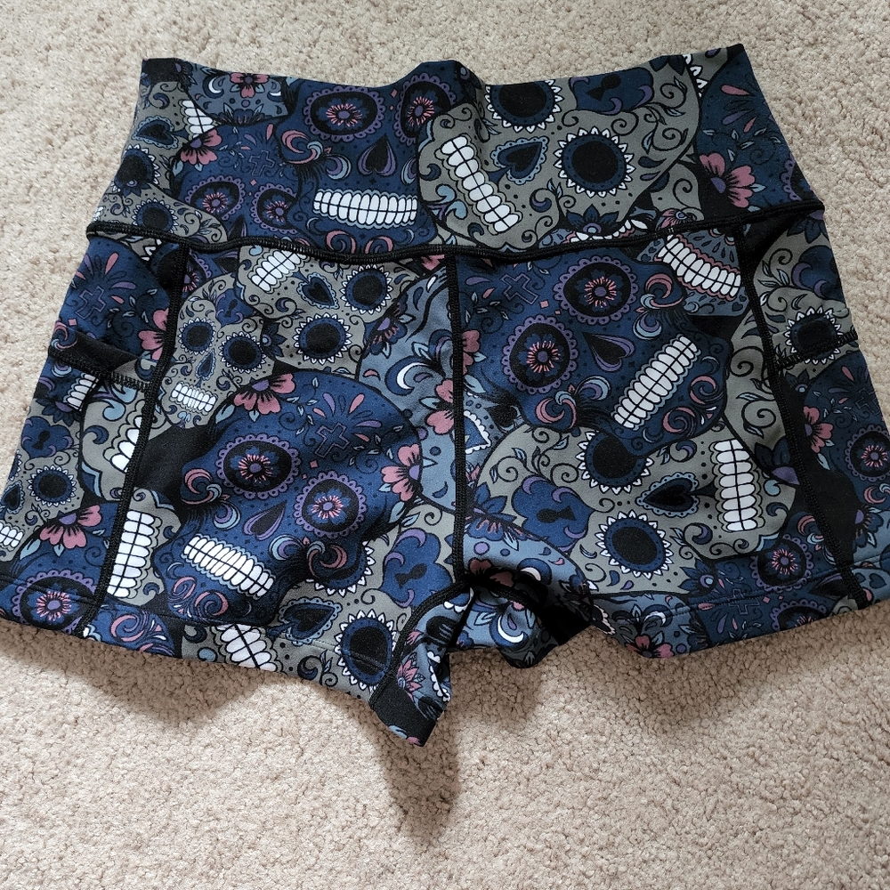 CVG 2.5" midnight skulls shorts M